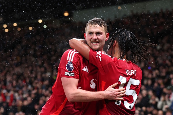 Manchester United: De Ligt dẫn dắt hàng thủ trẻ, tương lai vững chắc nơi trung lộ