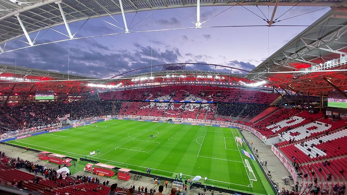 Red Bull Arena Leipzig: Sự Trỗi Dậy Từ Đống Tàn Tích